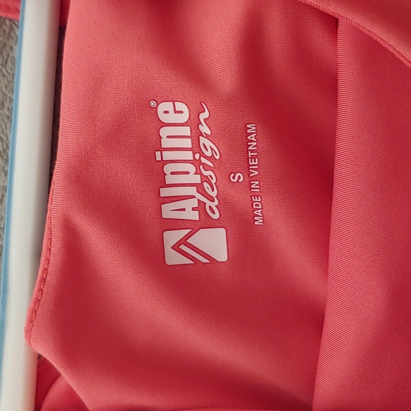 Size Small Alpine Design - Picture 6 of 6